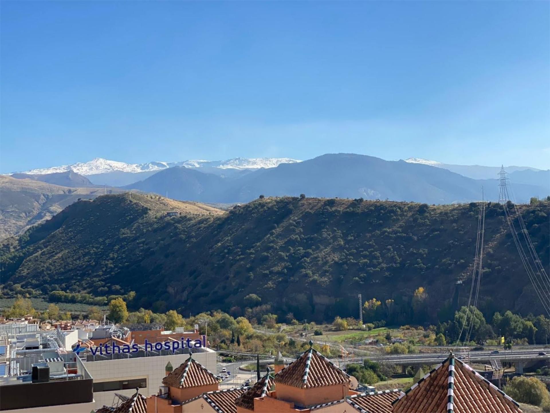 Exterior view of Single-family semi-detached for sale in  Granada Capital  with Air Conditioner, Terrace and Balcony