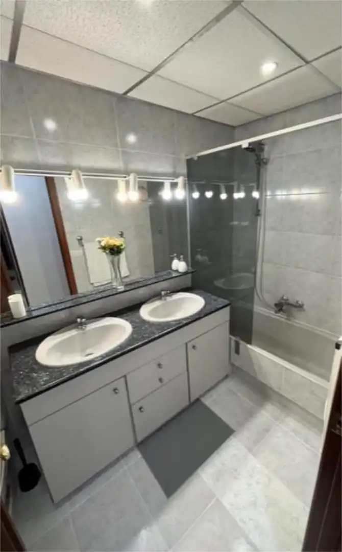 Habitación en Carrer de l'Ermita, 21, La Roqueta Baño de Piso para compartir en Valencia con Aire acondicionado, Calefacción y Amueblado