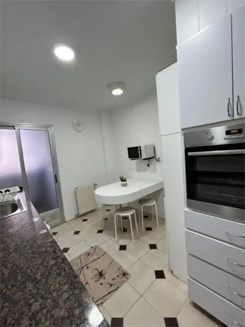 Habitación en Carrer de l'Ermita, 21, La Roqueta Cocina de Piso para compartir en Valencia con Aire acondicionado, Calefacción y Amueblado