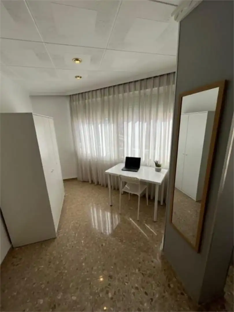 Habitación en Carrer de l'Ermita, 21, La Roqueta Habitación de Piso para compartir en Valencia con Aire acondicionado, Calefacción y Amueblado