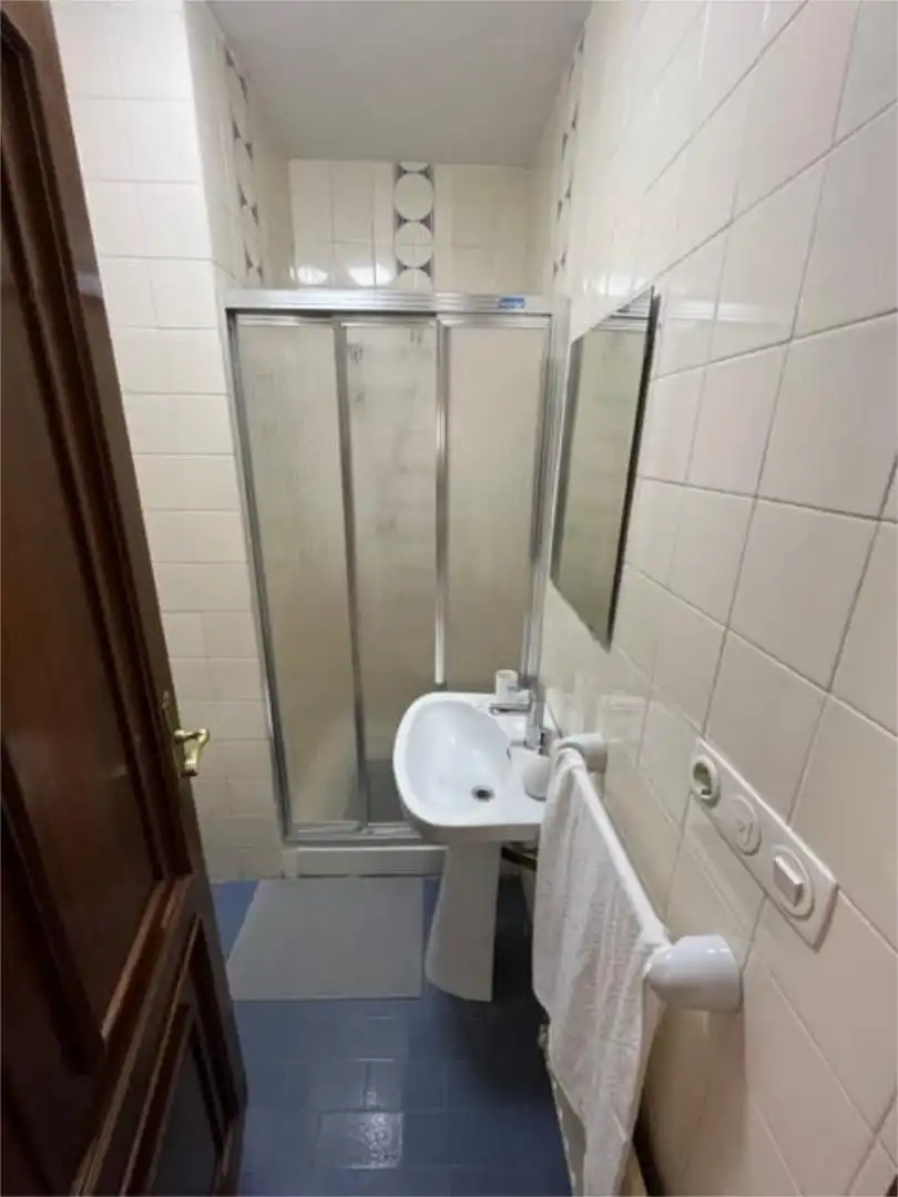 Habitación en Carrer de l'Ermita, 21, La Roqueta Baño de Piso para compartir en Valencia con Aire acondicionado, Calefacción y Amueblado