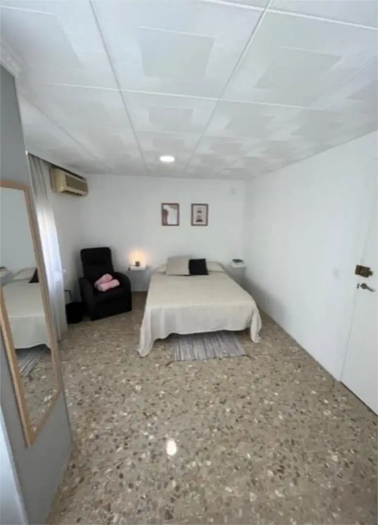 Habitación en Carrer de l'Ermita, 21, La Roqueta Habitación de Piso para compartir en Valencia con Aire acondicionado, Calefacción y Amueblado