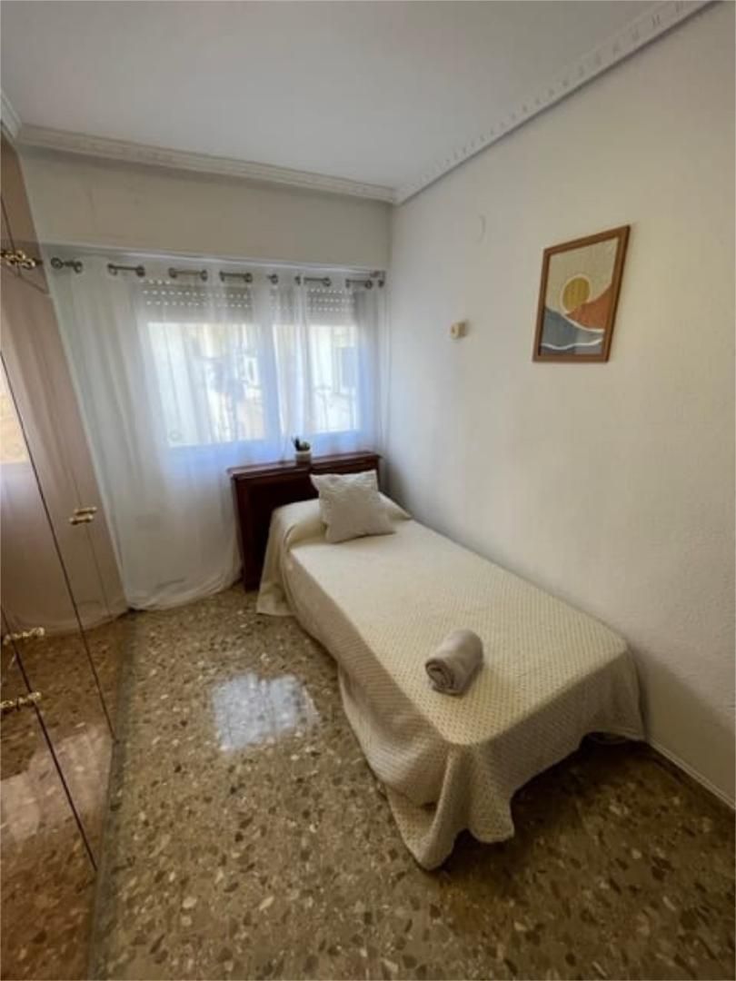 Pis per a compartir a Carrer de l'Ermita, 21, La Roqueta Dormitori de Pis per a compartir en Valencia Capital amb Calefacció, Moblat i Forn