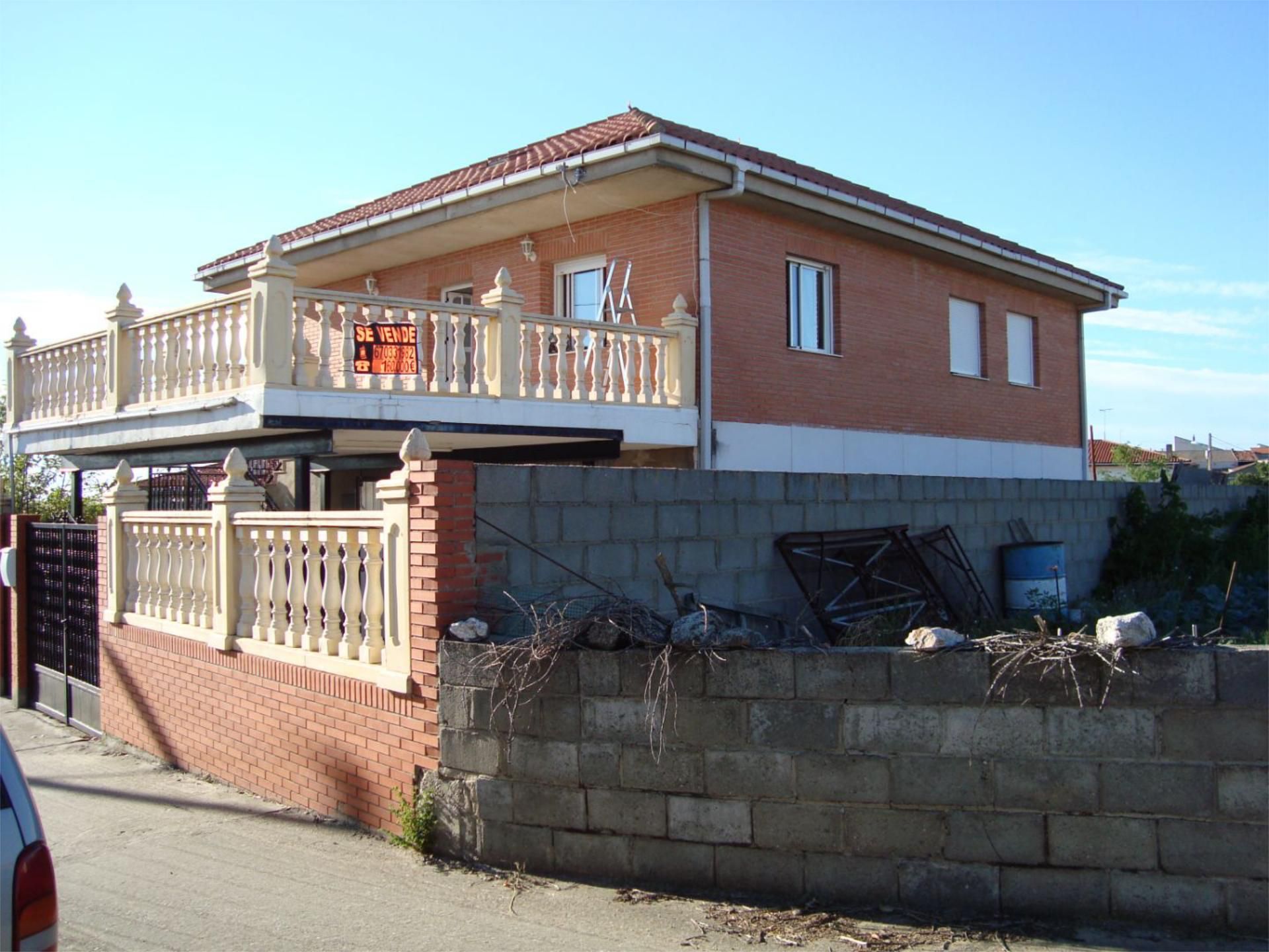 Vista exterior de Casa o xalet en venda en Muelas del Pan amb Terrassa