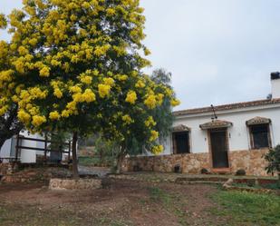 Vista exterior de Casa o xalet en venda en Hinojosa del Duque amb Jardí privat, Piscina i Moblat