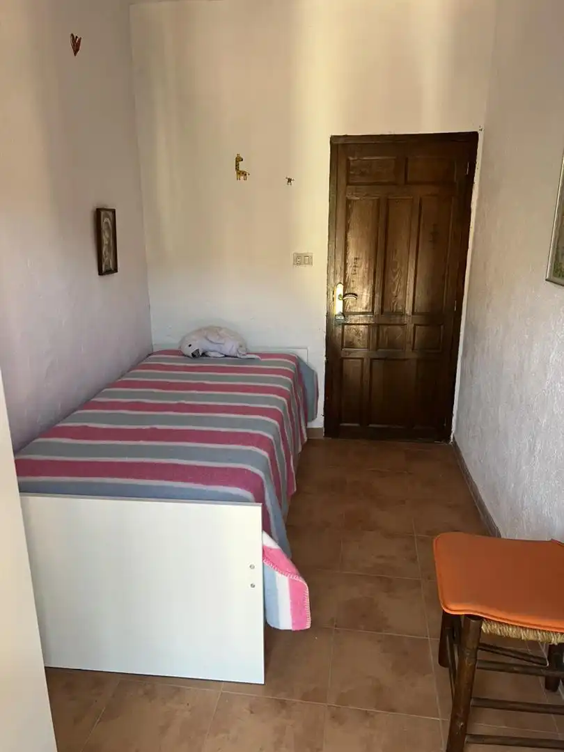 Casa adosada en venda a Calle Arrabal, 18, Villahermosa del Río Dormitori de Casa adosada en venda en Villahermosa del Río amb Traster, Moblat i Forn