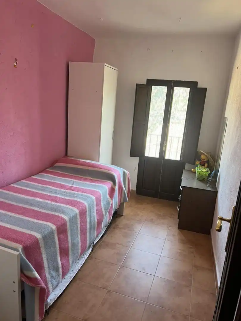 Casa adosada en venda a Calle Arrabal, 18, Villahermosa del Río Dormitori de Casa adosada en venda en Villahermosa del Río amb Traster, Moblat i Forn
