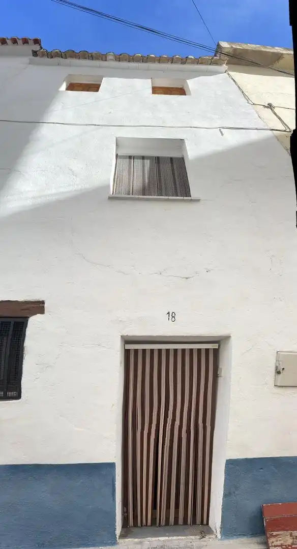 Casa adosada en venda a Calle Arrabal, 18, Villahermosa del Río Vista exterior de Casa adosada en venda en Villahermosa del Río amb Traster, Moblat i Forn