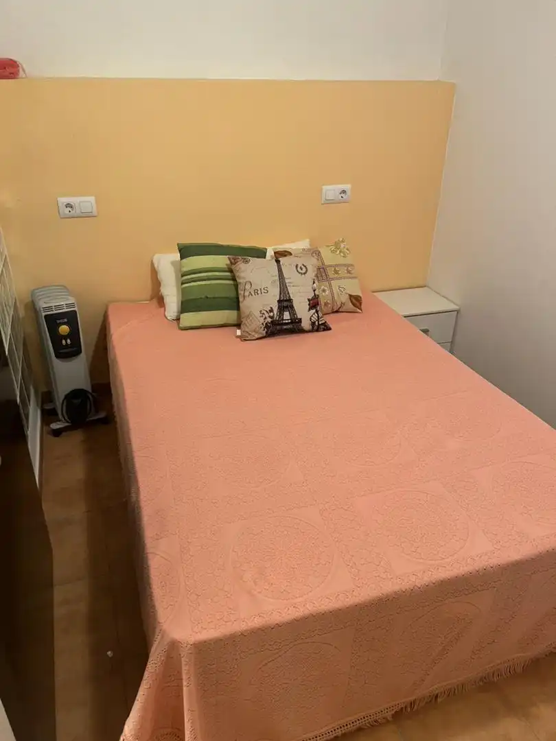 Casa adosada en venda a Calle Arrabal, 18, Villahermosa del Río Dormitori de Casa adosada en venda en Villahermosa del Río amb Traster, Moblat i Forn