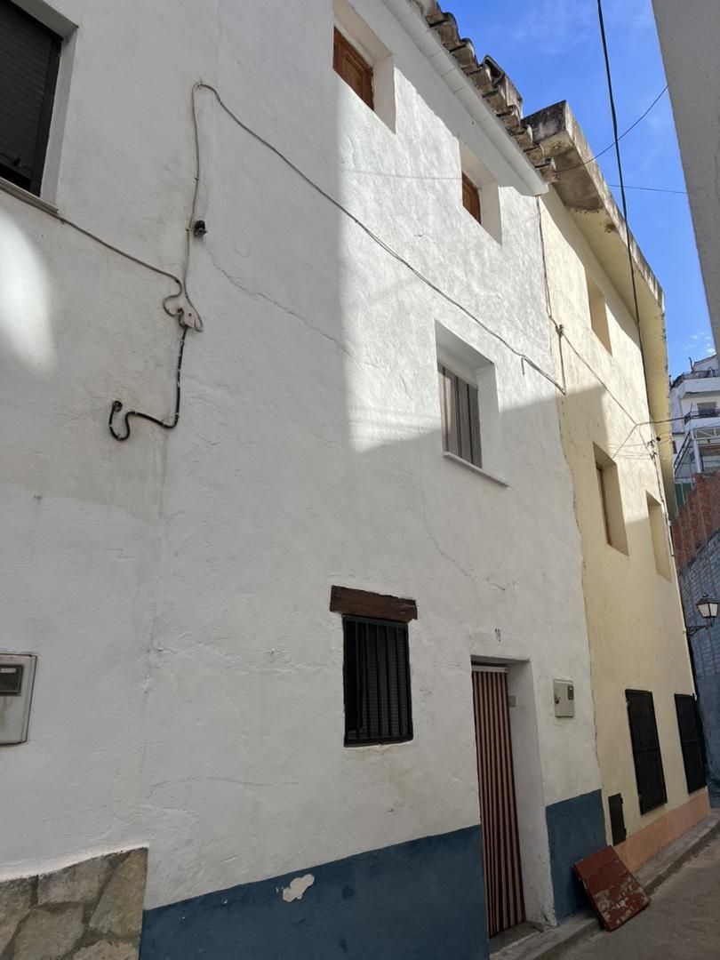 Vista exterior de Casa adosada en venda en Villahermosa del Río amb Traster, Moblat i Forn