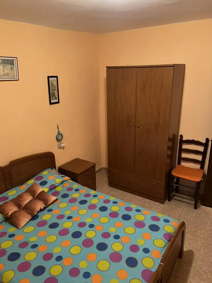 Casa adosada en venda a Calle Arrabal, 18, Villahermosa del Río Dormitori de Casa adosada en venda en Villahermosa del Río amb Traster, Moblat i Forn