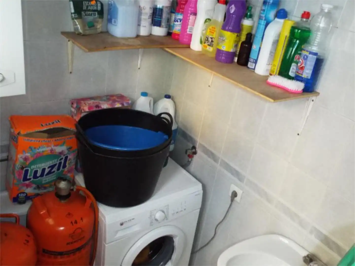 Wohnung zum Verkauf in Calle la Fuente, Rociana del Condado Badezimmer von Wohnung zum Verkauf in Rociana del Condado mit Möbliert und Balkon