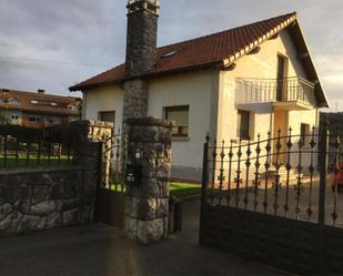 Vista exterior de Casa o xalet en venda en Udías amb Terrassa i Balcó