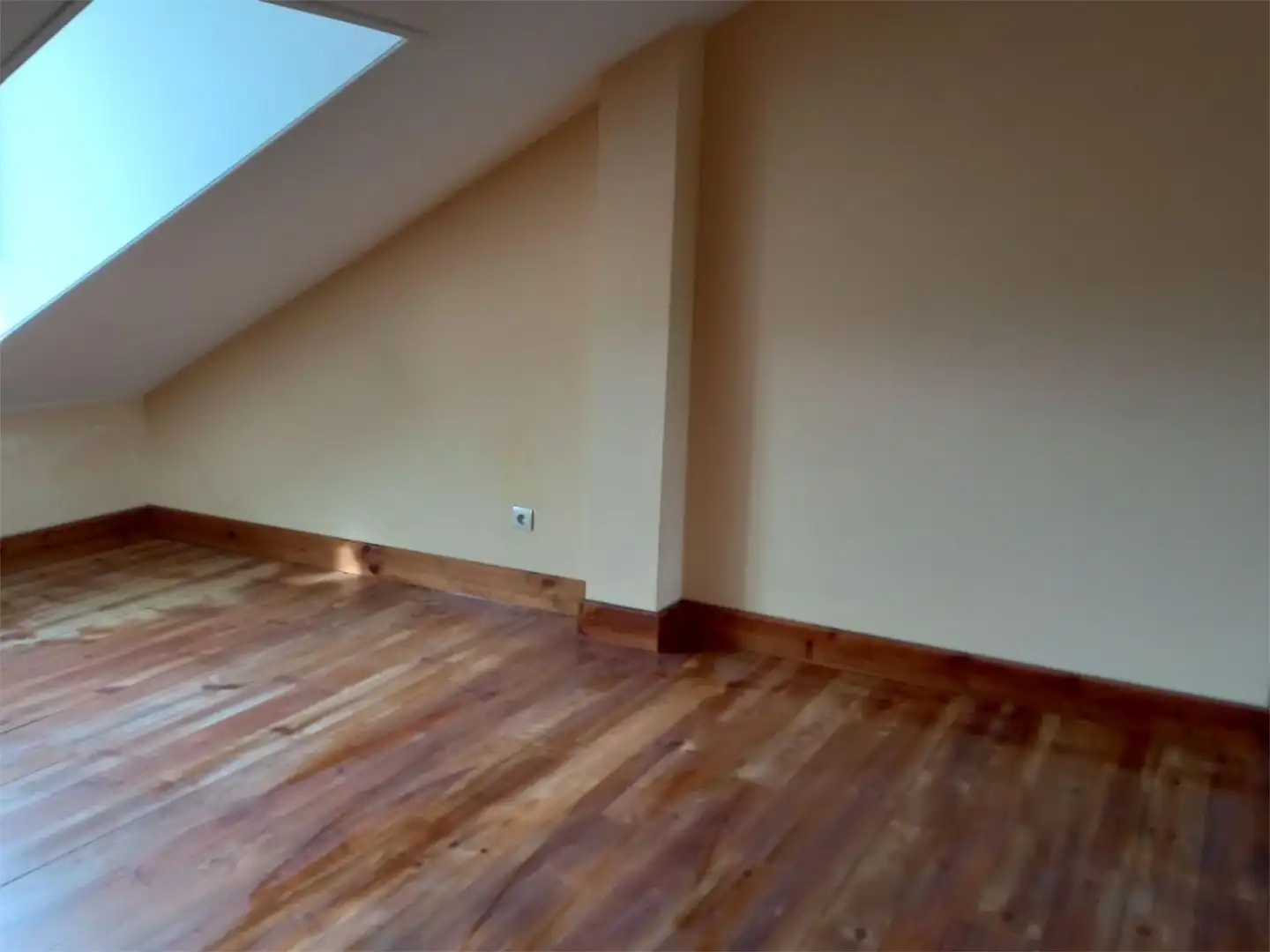 Wohnung zum Verkauf in Calle Pregoneros, 22, Zona Alta Schlafzimmer von Wohnung zum Verkauf in Ponferrada mit Klimaanlage, Heizung und Privatgarten