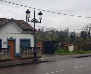 Vista exterior de Casa adosada en venda en Oviedo  amb Terrassa i Piscina