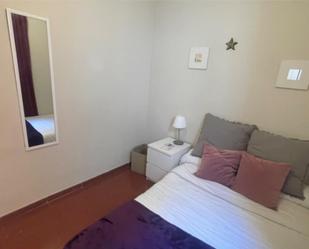 Bedroom of Flat to share in  Barcelona Capital  with Balcony