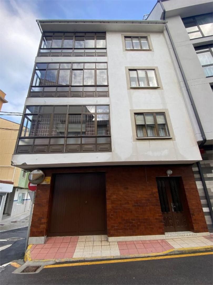 Vista exterior de Finca rústica en venda en Burela amb Calefacció, Parquet i Terrassa