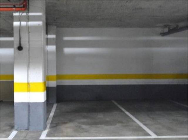 Garaje en Venta en Carrer del Pedraforca, 26 en Ciutat Meridiana