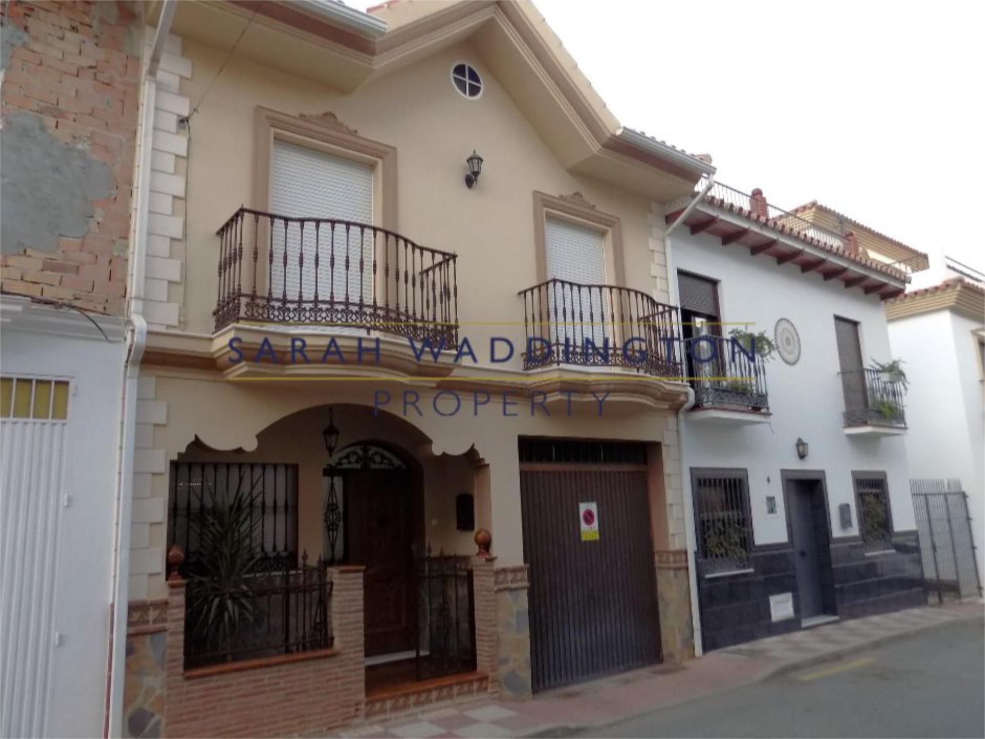Exterior view of Single-family semi-detached for sale in Calle Virgen de Los Remedios, 10,   with Air Conditioner