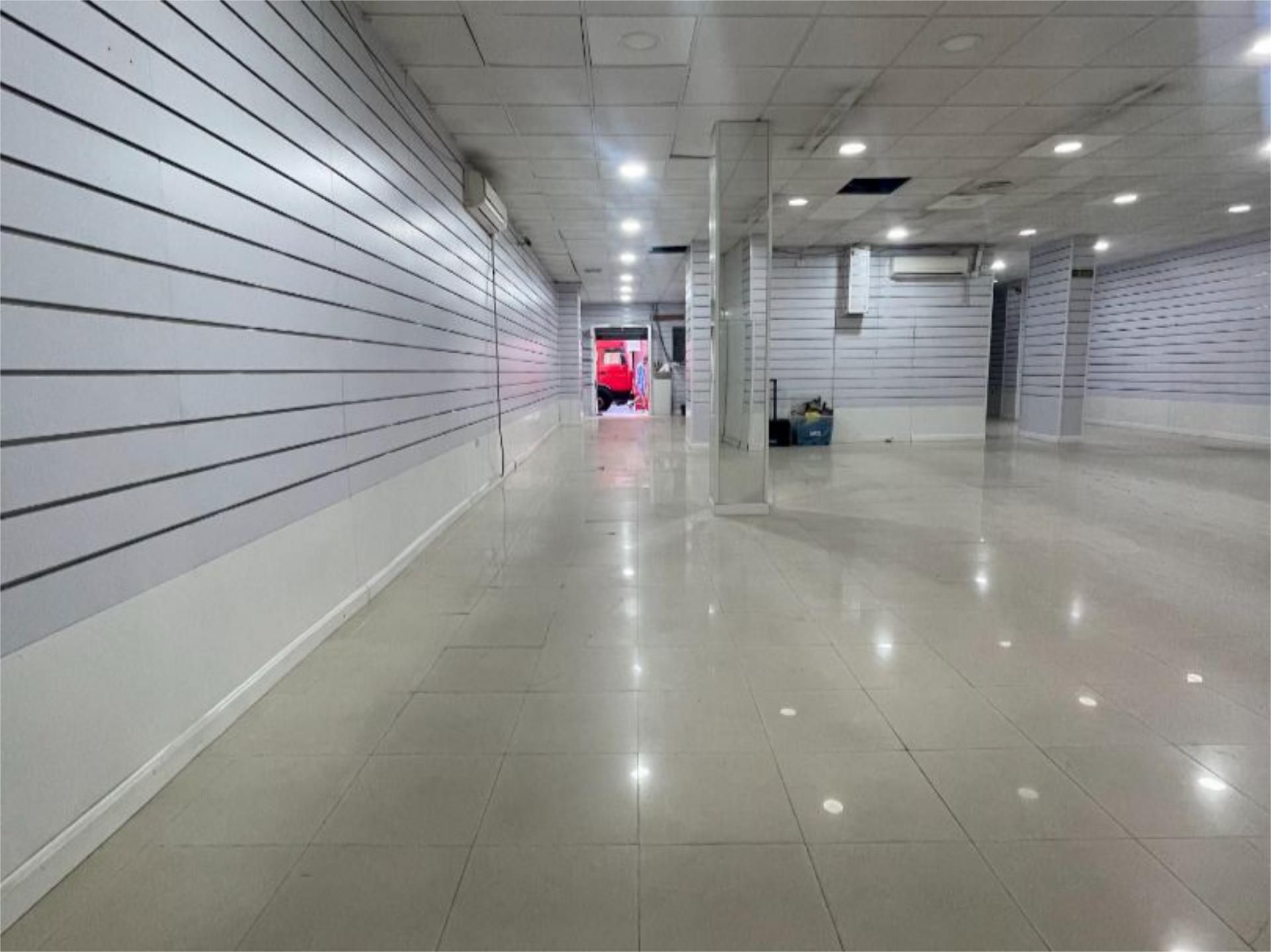 Premises for sale in  Sevilla Capital