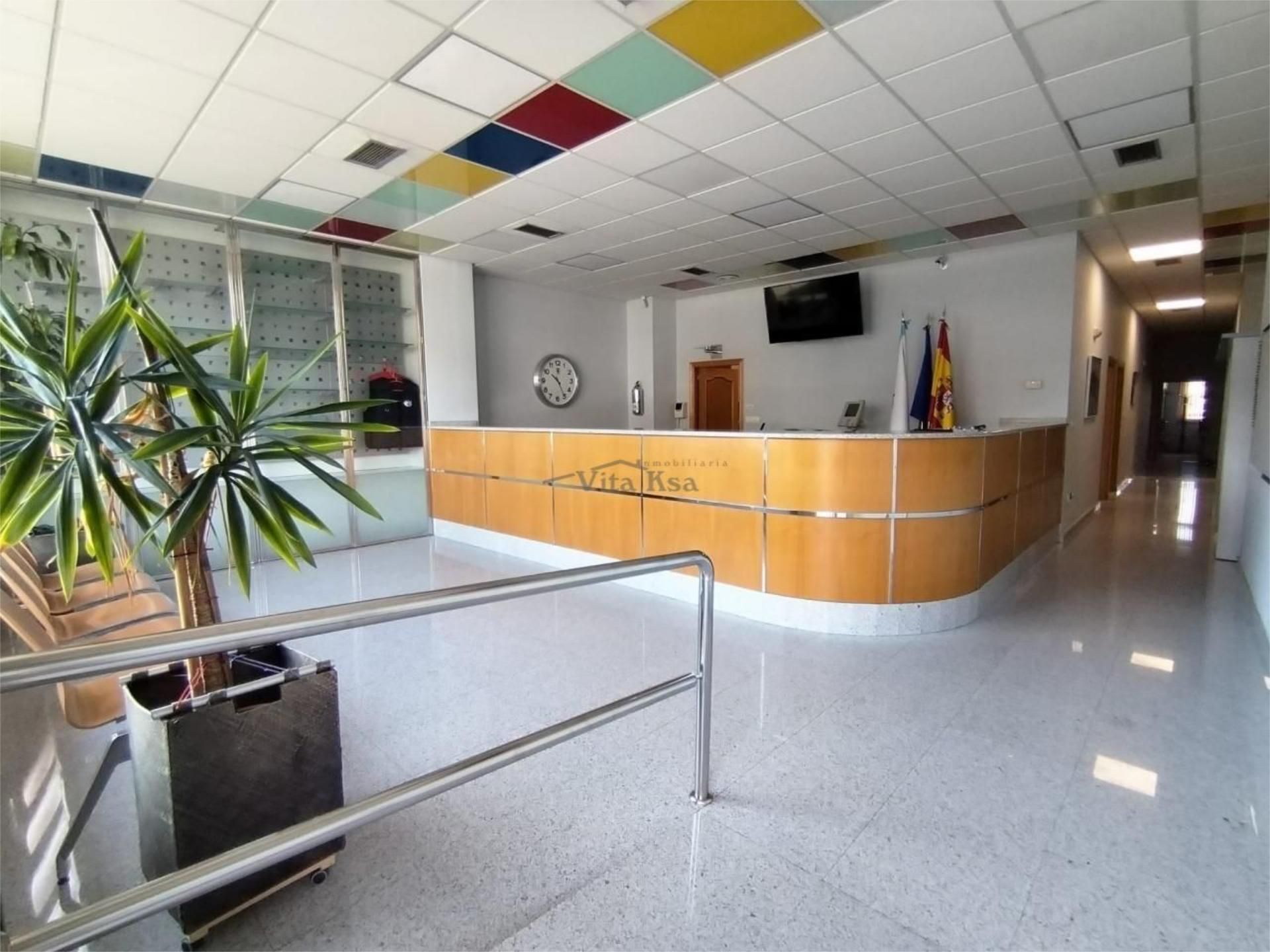 Local de lloguer en Ourense Capital  amb Aire condicionat, Calefacció i Moblat