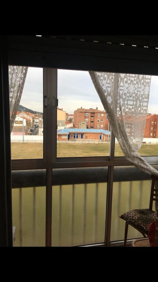 Dormitori de Pis en venda en Dueñas amb Calefacció, Terrassa i Moblat