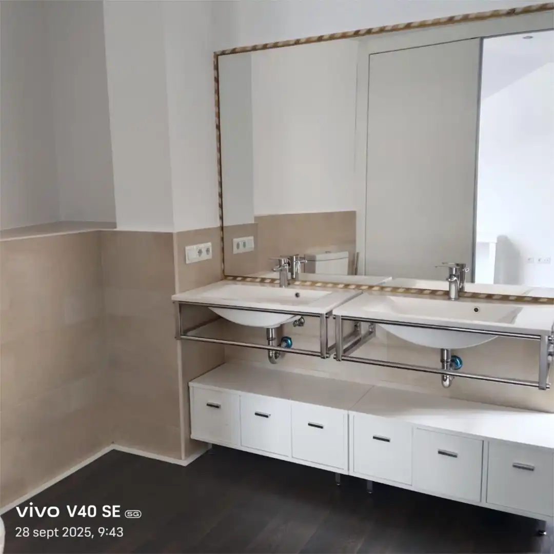 Baño de Dúplex de alquiler en Gandia con Aire acondicionado, Terraza y Balcón