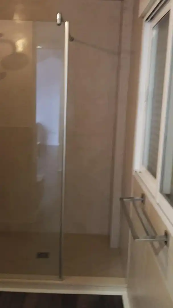 Baño de Dúplex de alquiler en Gandia con Aire acondicionado, Terraza y Balcón