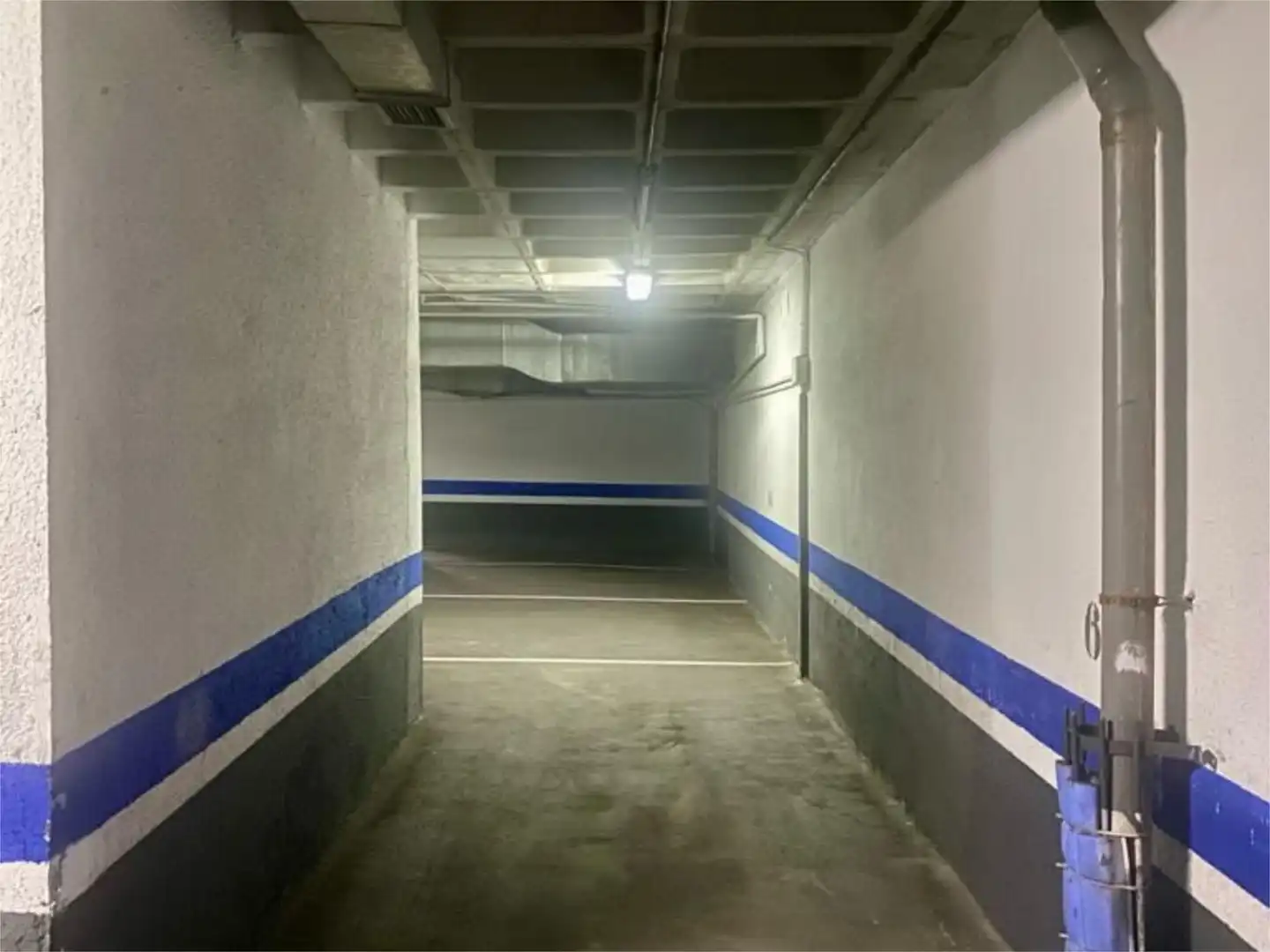 Garage for rent in Calle de la Infanta Mercedes, 67, Castillejos - Cuzco Parking of Garage for rent in Madrid