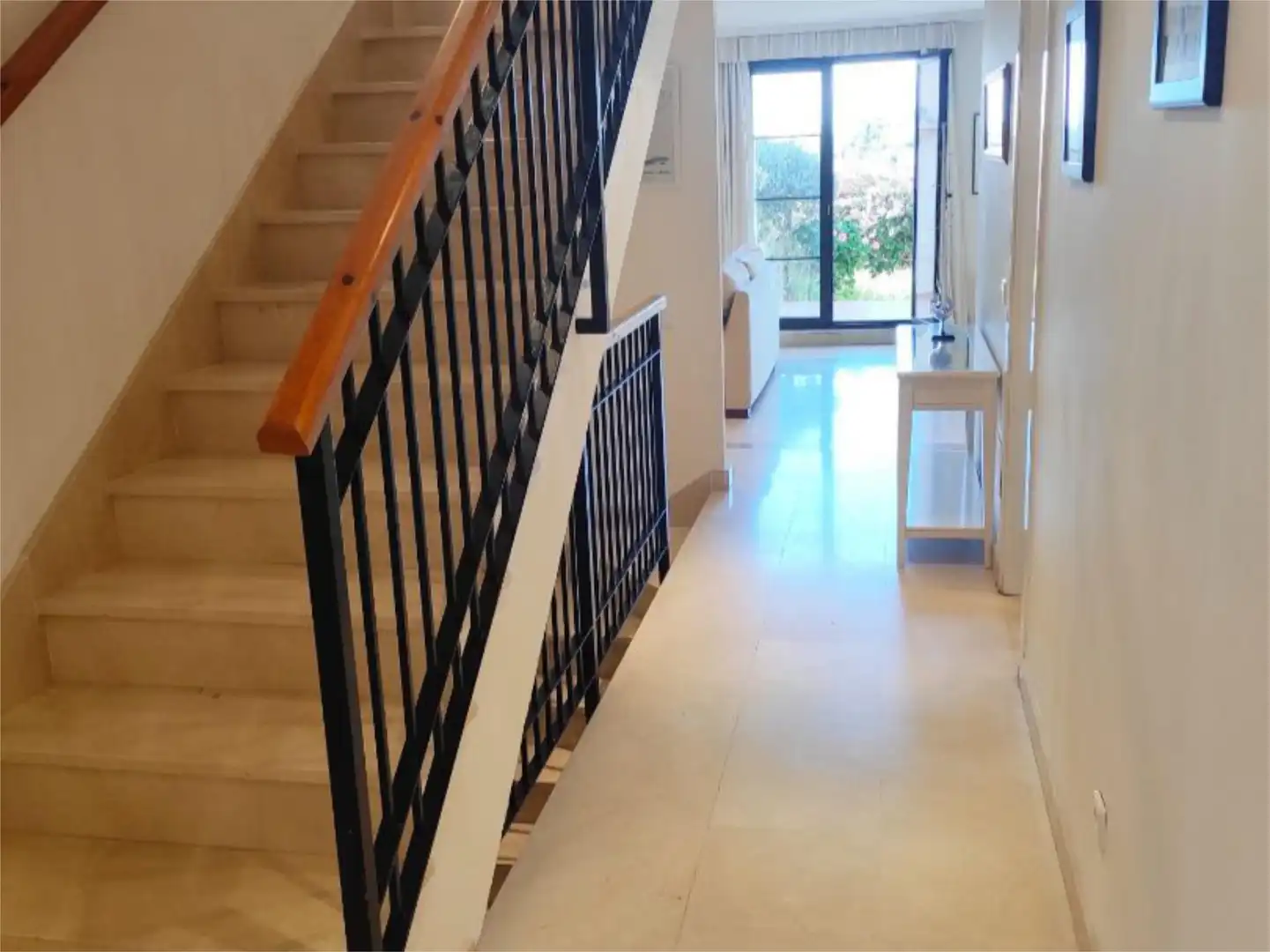 Casa adosada de lloguer a Urbanizacion Torre Esteril, 24, Los Arqueros - Puerto del Almendro Casa adosada de lloguer en Benahavís amb Aire condicionat, Calefacció i Jardí privat