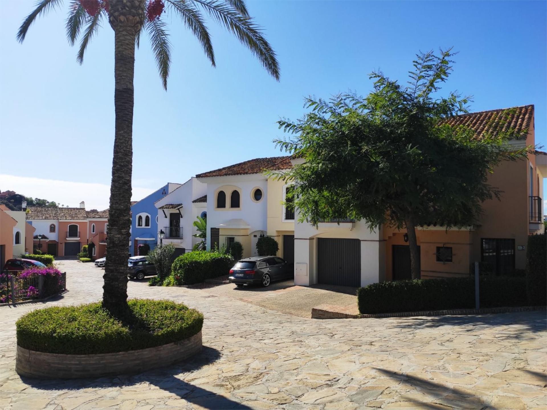 Exterior view of Single-family semi-detached to rent in Benahavís  with Air Conditioner, Heating and Private garden