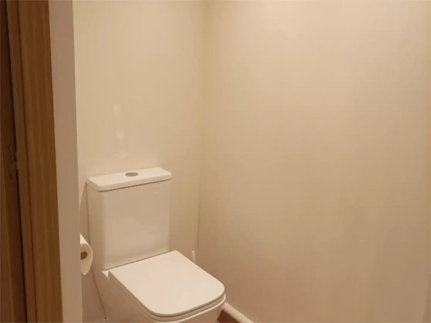 Casa adosada de lloguer a Urbanizacion Torre Esteril, 24, Los Arqueros - Puerto del Almendro Bany de Casa adosada de lloguer en Benahavís amb Aire condicionat, Calefacció i Jardí privat