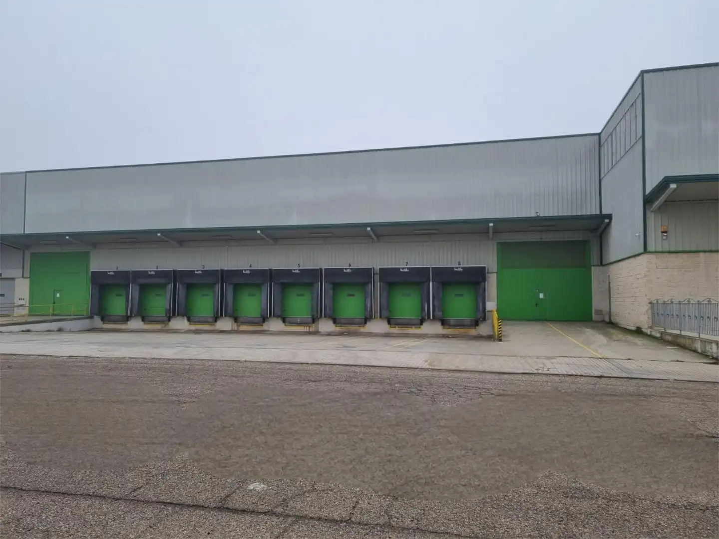 Fabrikhallen zur Miete in Calle Nueva Apertura, 10, Benavente Außenansicht von Fabrikhallen zur Miete in Benavente mit Klimaanlage