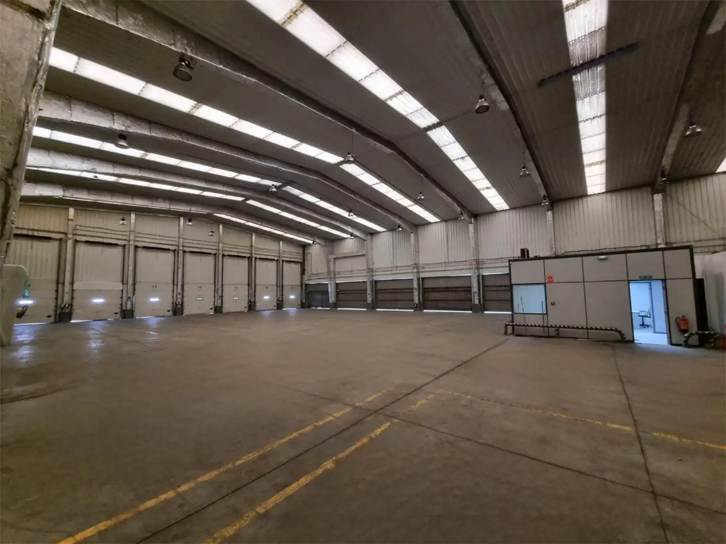 Fabrikhallen zur Miete in Calle Nueva Apertura, 10, Benavente Fabrikhallen zur Miete in Benavente mit Klimaanlage