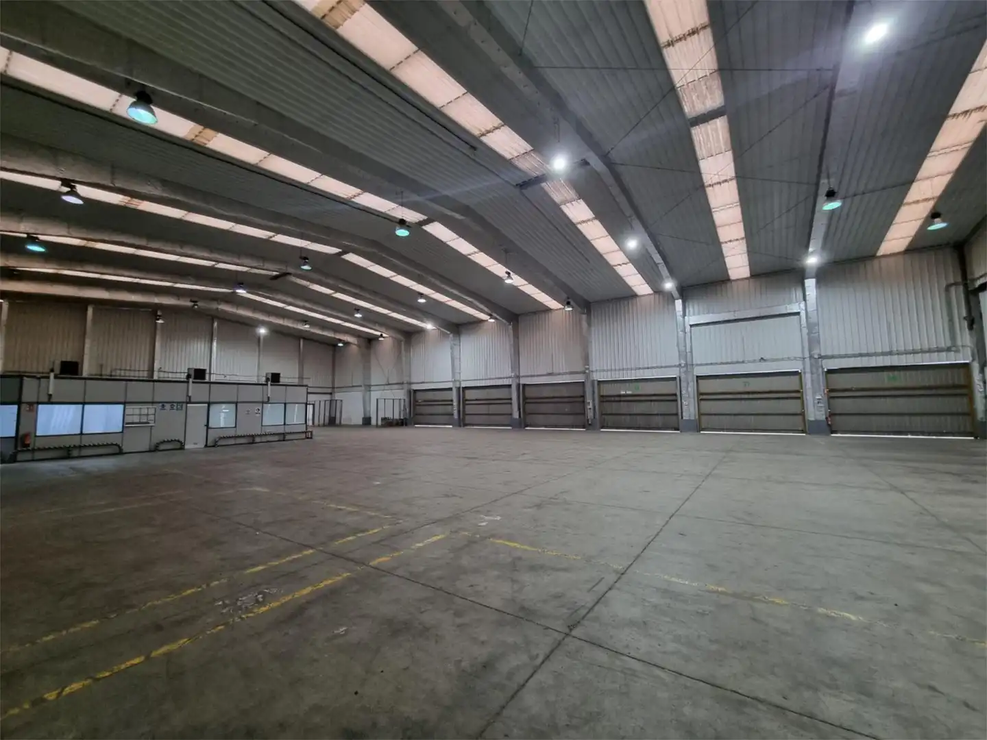 Fabrikhallen zur Miete in Calle Nueva Apertura, 10, Benavente Fabrikhallen zur Miete in Benavente mit Klimaanlage