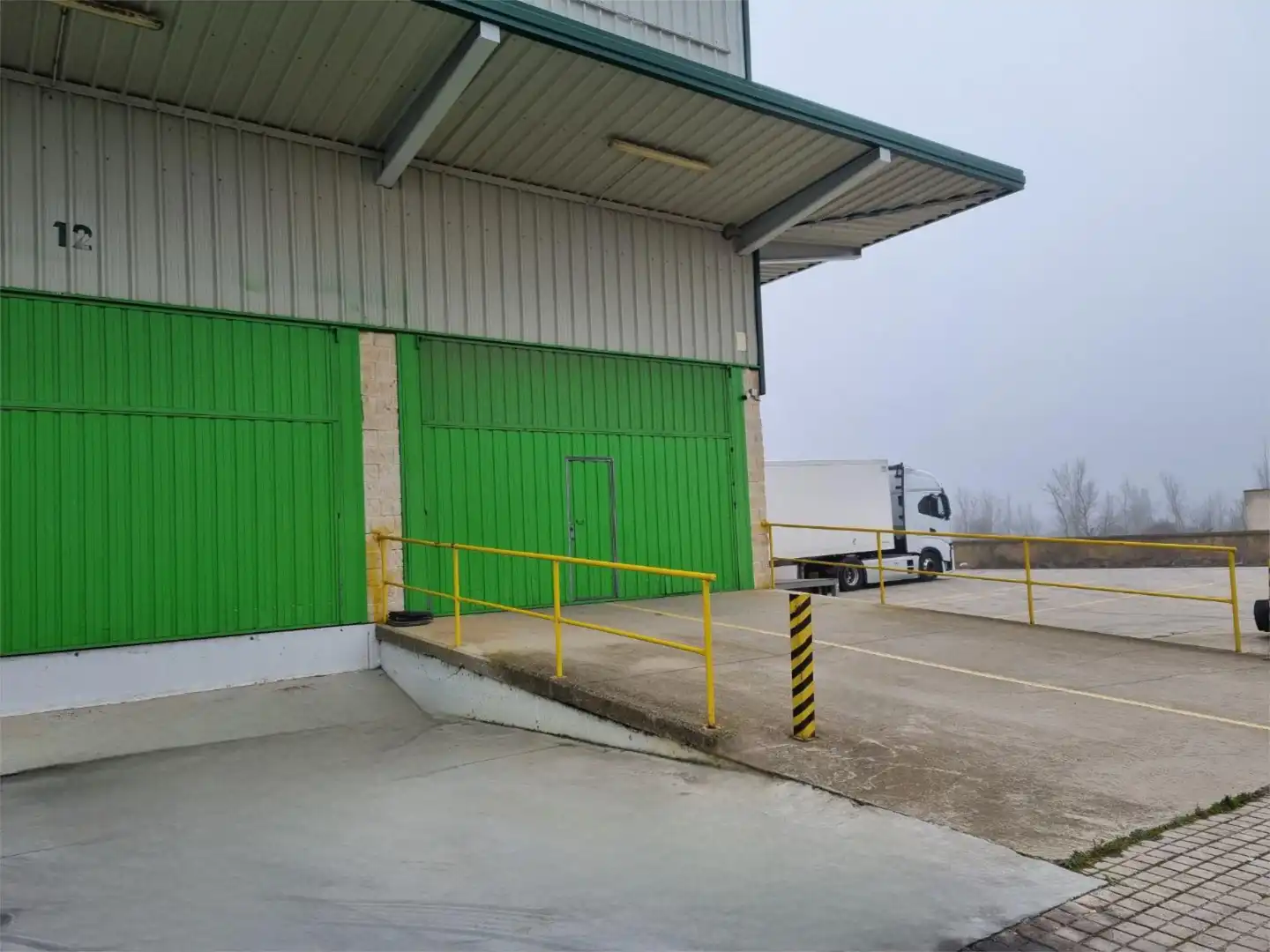 Fabrikhallen zur Miete in Calle Nueva Apertura, 10, Benavente Außenansicht von Fabrikhallen zur Miete in Benavente mit Klimaanlage