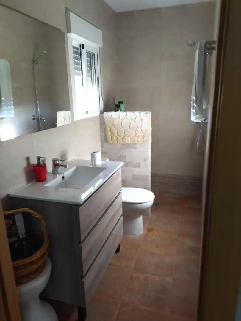 Casa o chalet de alquiler en Calle Ramón y Cajal, 12, Castillo de Locubín Baño de Casa o chalet de alquiler en Castillo de Locubín con Jardín privado, Terraza y Piscina