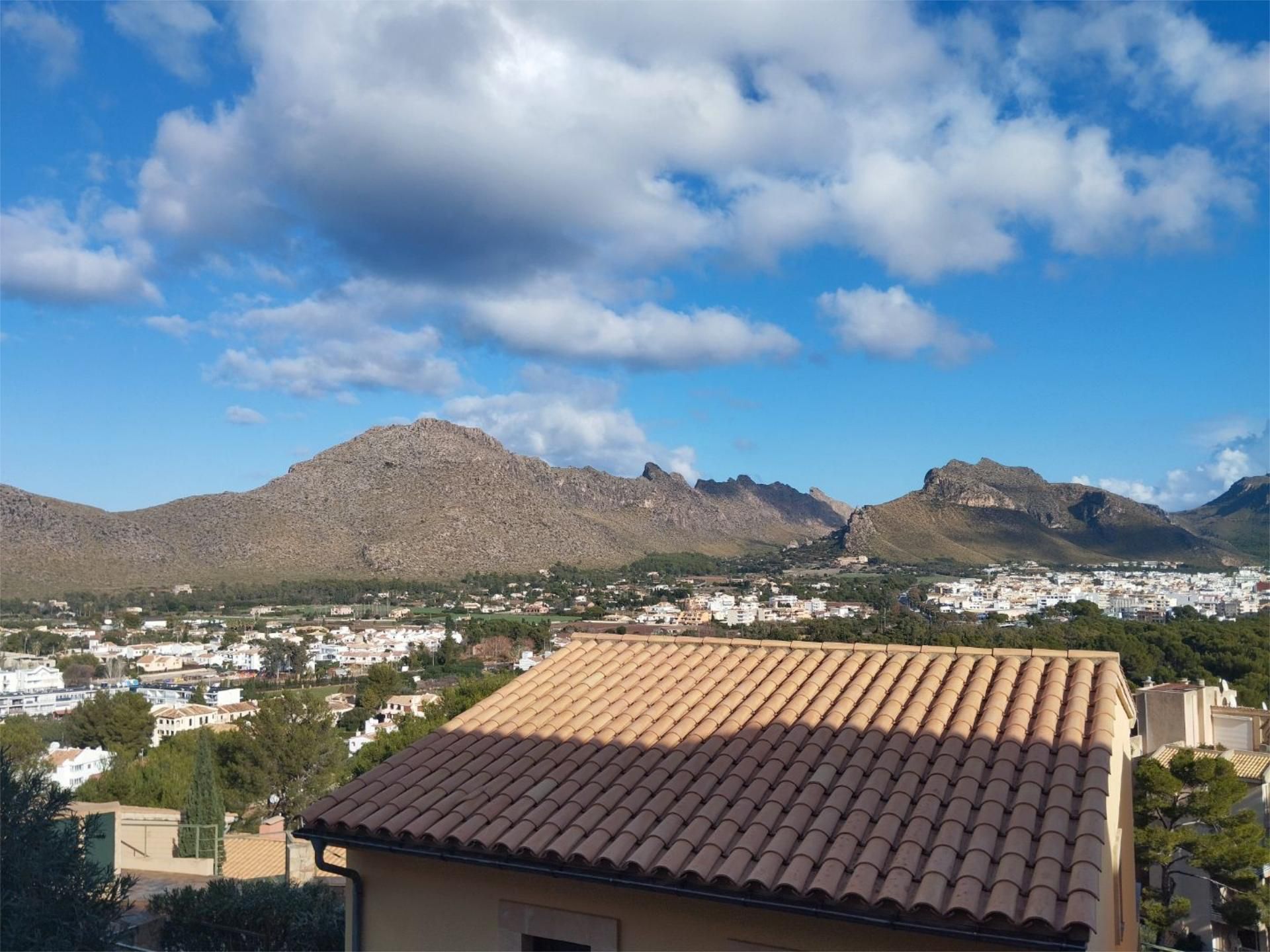 Vista exterior de Casa o xalet de lloguer en Pollença amb Terrassa i Piscina