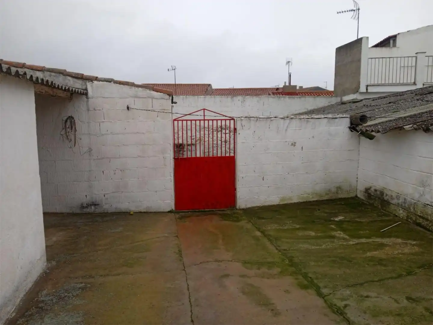Parking of Detached homes for sale in Fuente la Lancha