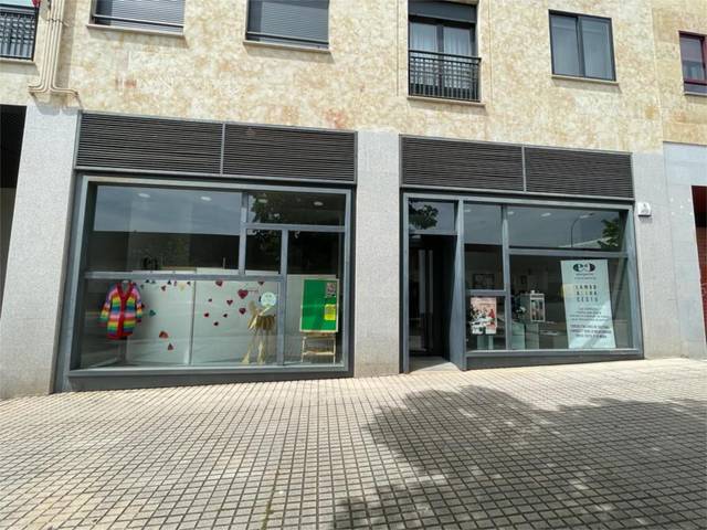 Local comercial en Alquiler en Calle El Bierzo, 25 en Capuchinos - Glorieta - Ciudad Jardín