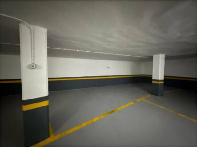 Garaje en Alquiler en Avenida de Burgos, 32 en Castilla