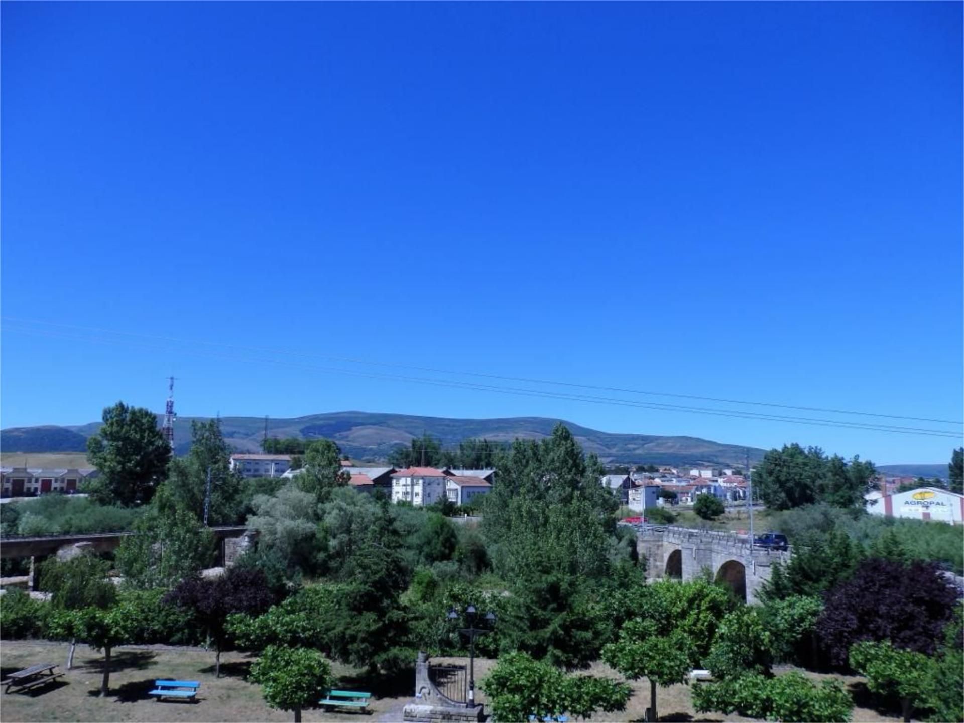 Vista exterior de Piso en venta en Campoo de Enmedio con Jardín privado, Parquet y Trastero