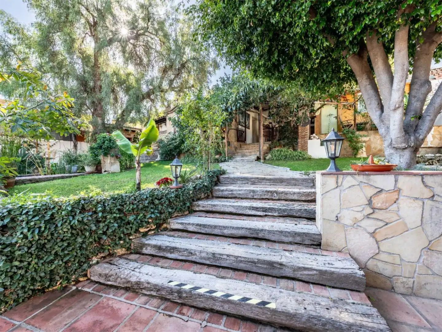 Casa o xalet en venda a Calle las Camelias, 36, Nueva Andalucía centro Jardí de Casa o xalet en venda en Marbella amb Aire condicionat, Terrassa i Piscina