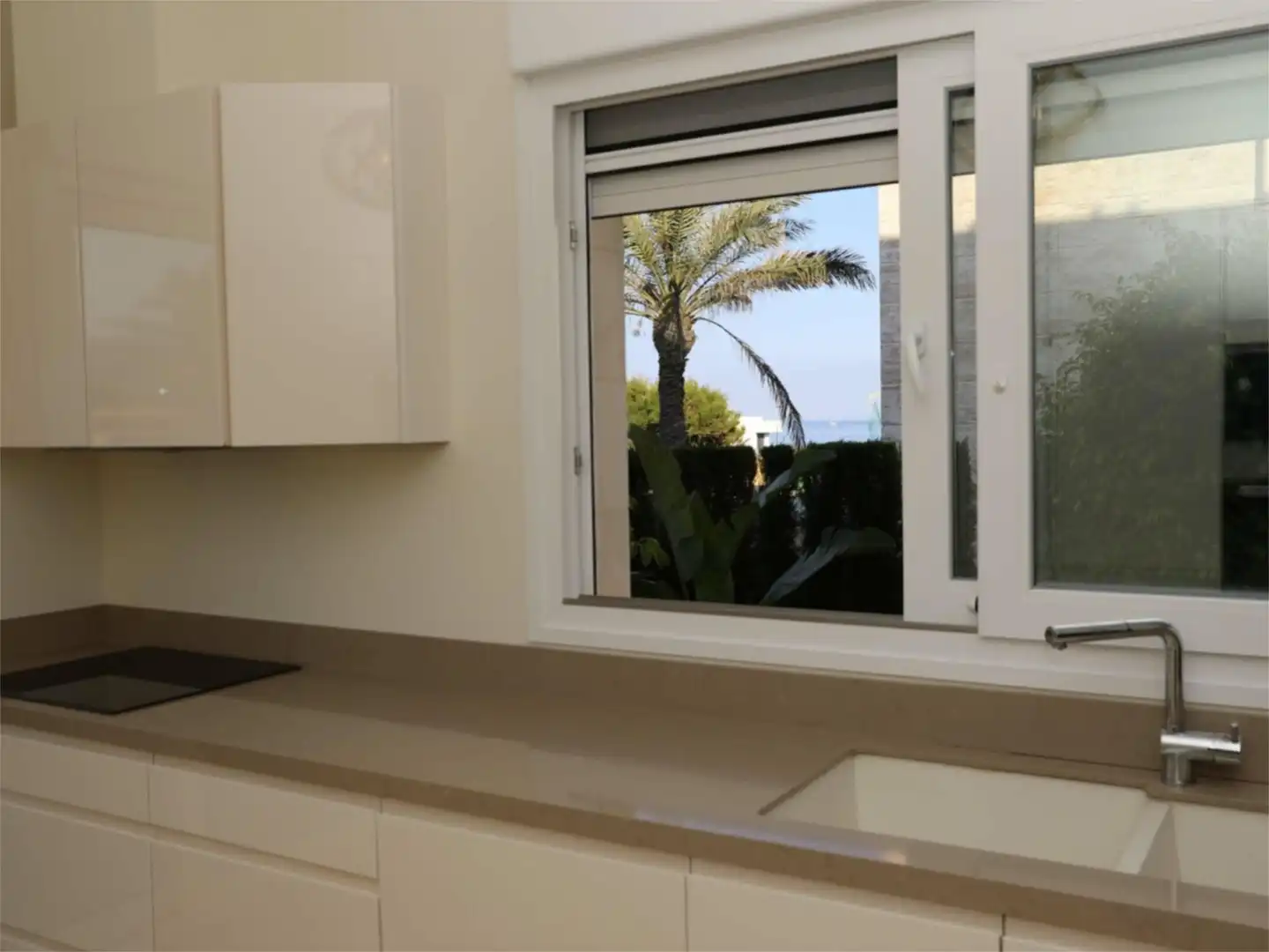 Casa adosada en venta en Avenida España, 54, La Zenia Cocina de Casa adosada en venta en Orihuela con Aire acondicionado, Terraza y Piscina