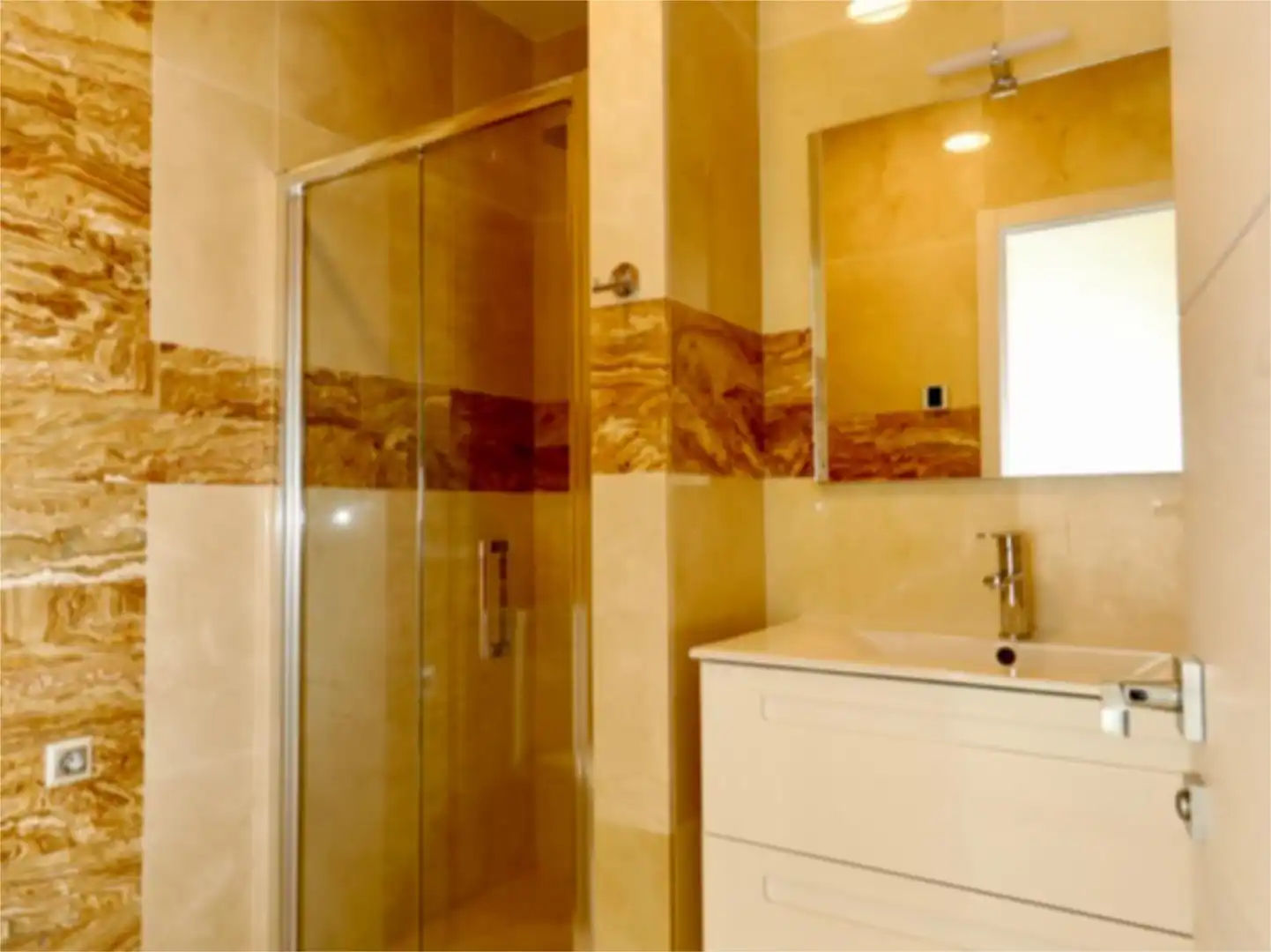 Casa adosada en venta en Avenida España, 54, La Zenia Baño de Casa adosada en venta en Orihuela con Aire acondicionado, Terraza y Piscina