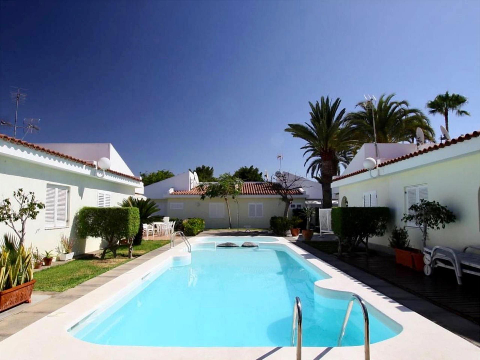Exterior view of House or chalet for sale in San Bartolomé de Tirajana  with Air Conditioner, Terrace and Swimming Pool