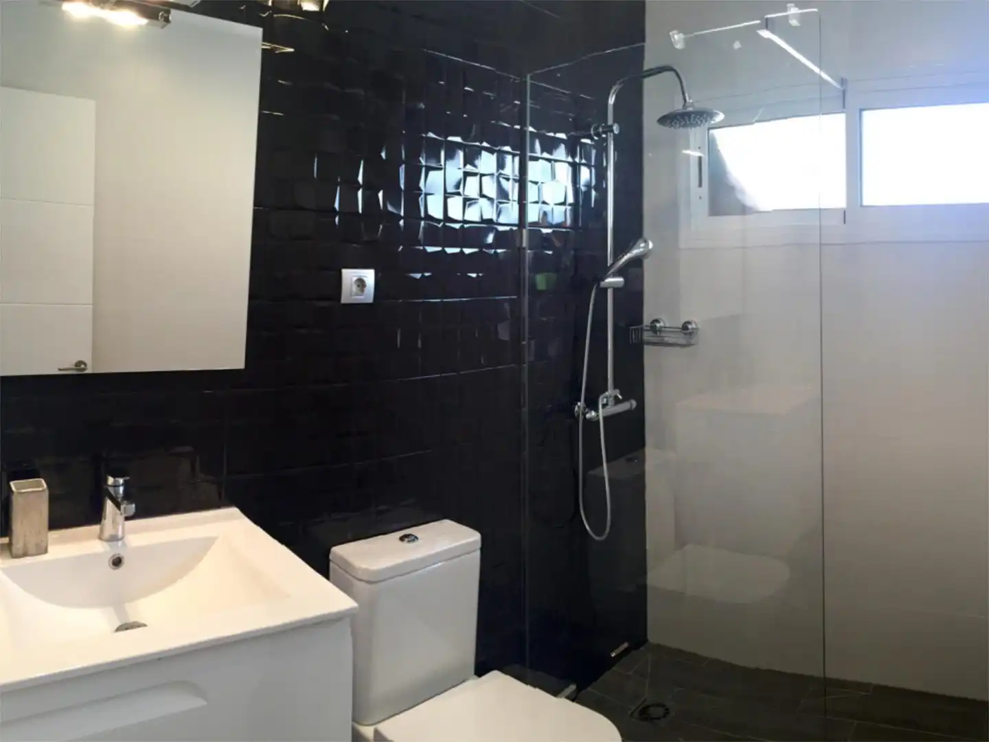 Baño de Piso en venta en San Bartolomé de Tirajana con Aire acondicionado, Calefacción y Jardín privado
