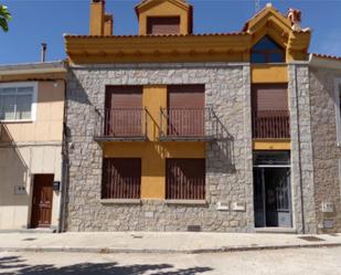 Vista exterior de Casa adosada en venda en Mingorría amb Balcó