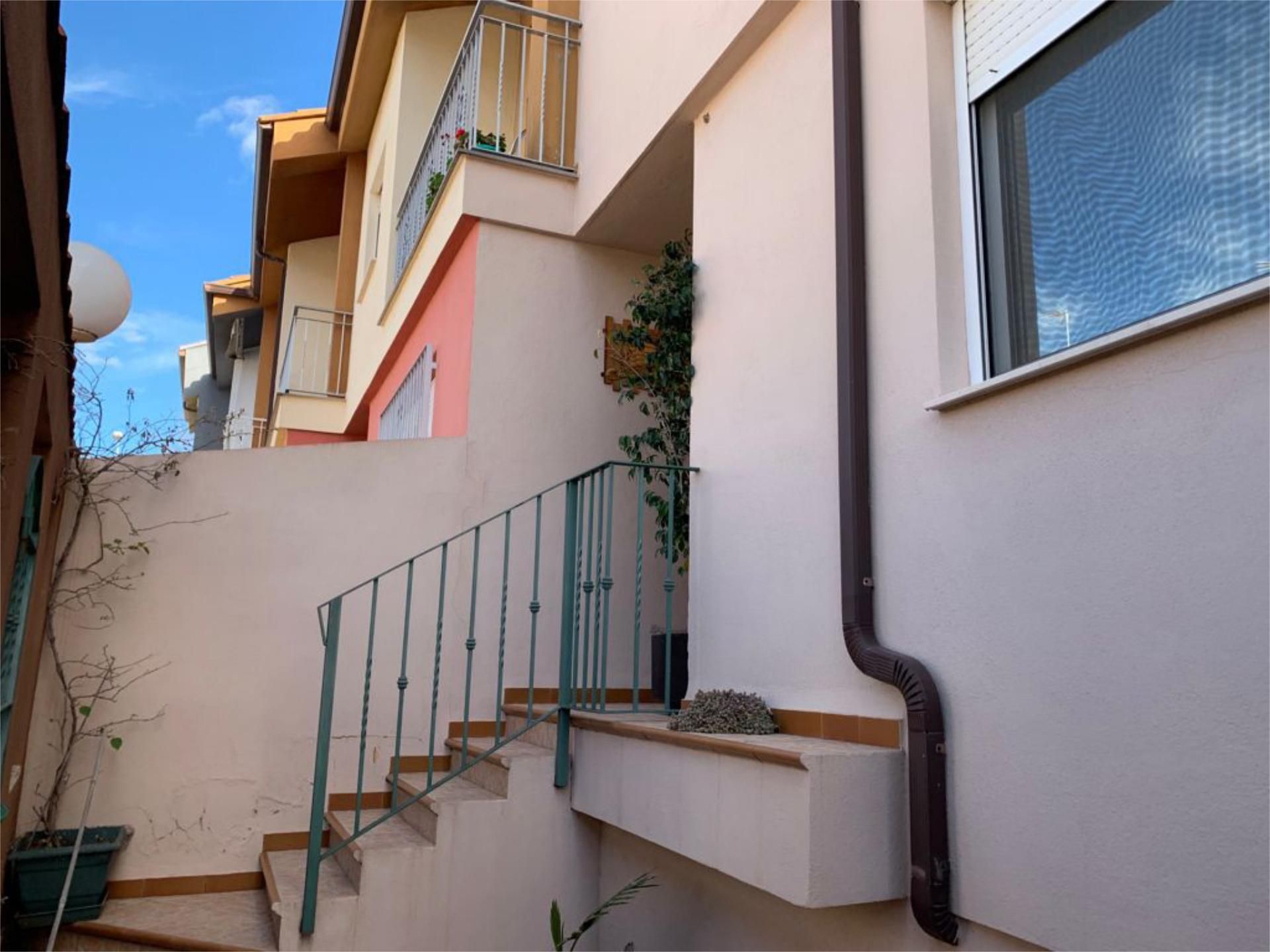 Vista exterior de Dúplex en venda en Villanueva de Castellón amb Aire condicionat, Terrassa i Balcó