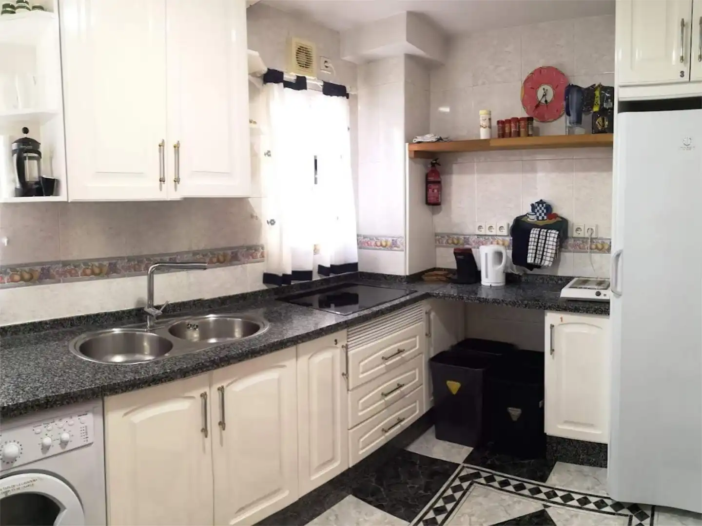 Room in Plaza Vizconde de Miranda, 3, Casco Histórico - Ribera - San Basilio Kitchen of Flat for share in Córdoba with Air Conditioner, Heating and Terrace